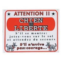 Panneau dissuasif avec inscription "Attention : chien en liberté"