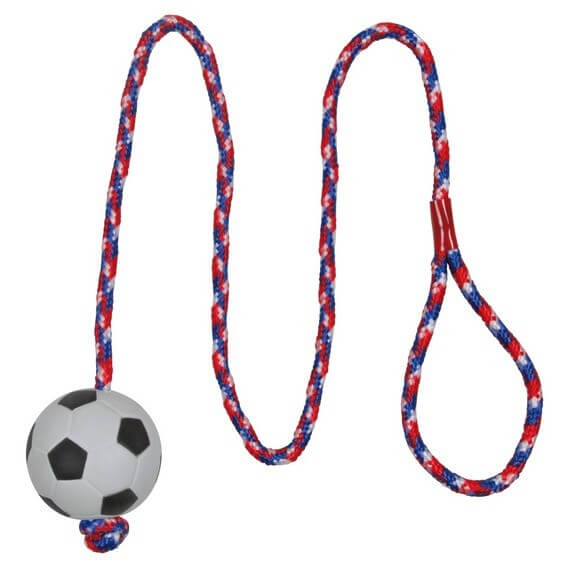 Ballon de football sur une corde