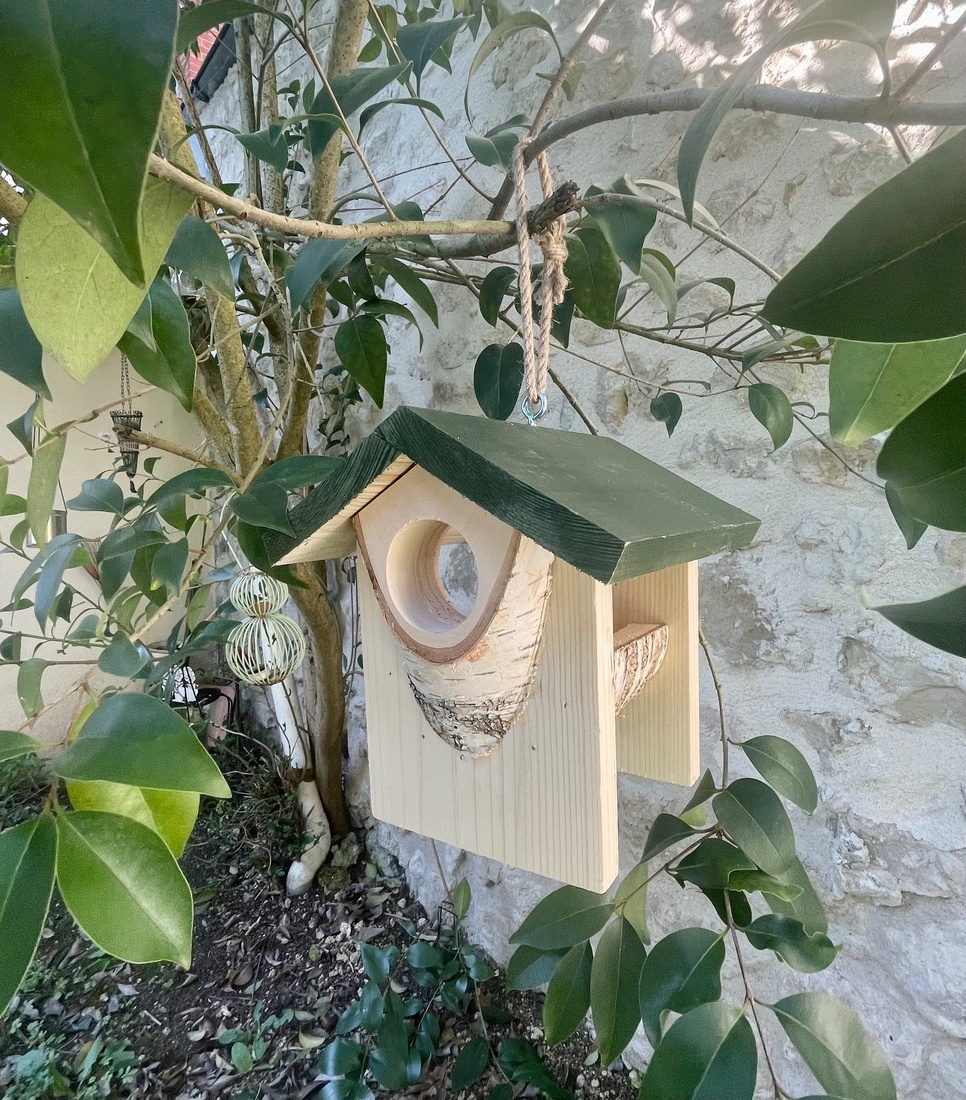 Mangeoire en bois Hut pour les oiseaux de la nature - 2 tailles disponible