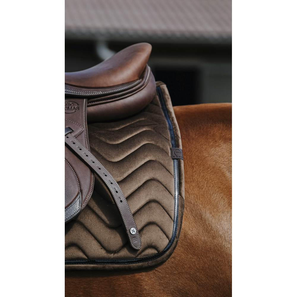 EQUITEHME Tapis de selle mixte Glossy en velours brun pour cheval