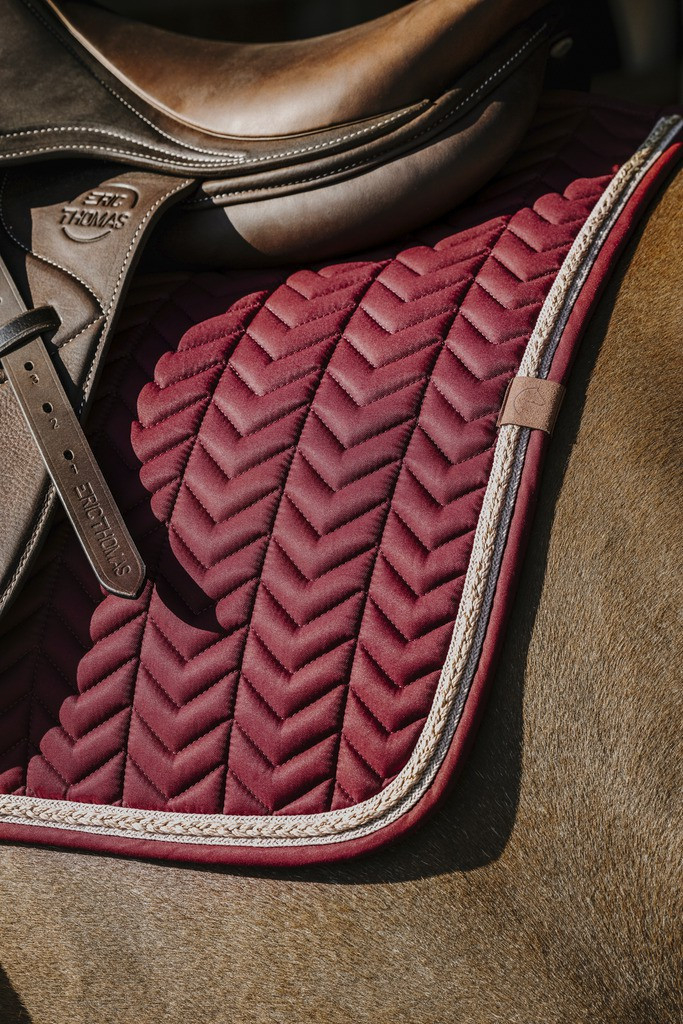 EqEQUITHEME Tapis de dressage Softy bordeaux voor paard