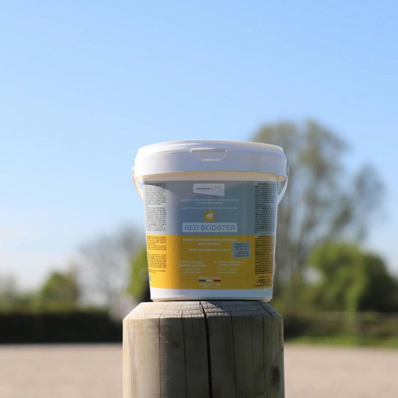 LPC Red Booster Aliment complémentaire pour la préparation et la récupération après l'effort du cheval 1kg