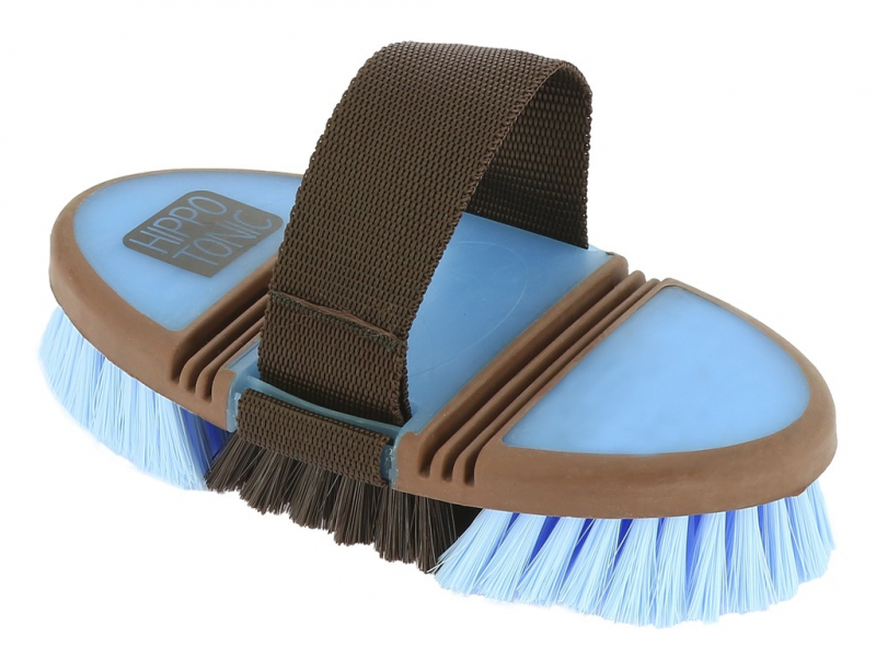 HIPPOTONIC Brosse en nylon flex coloris bleu ciel et chocolat pour chevaux