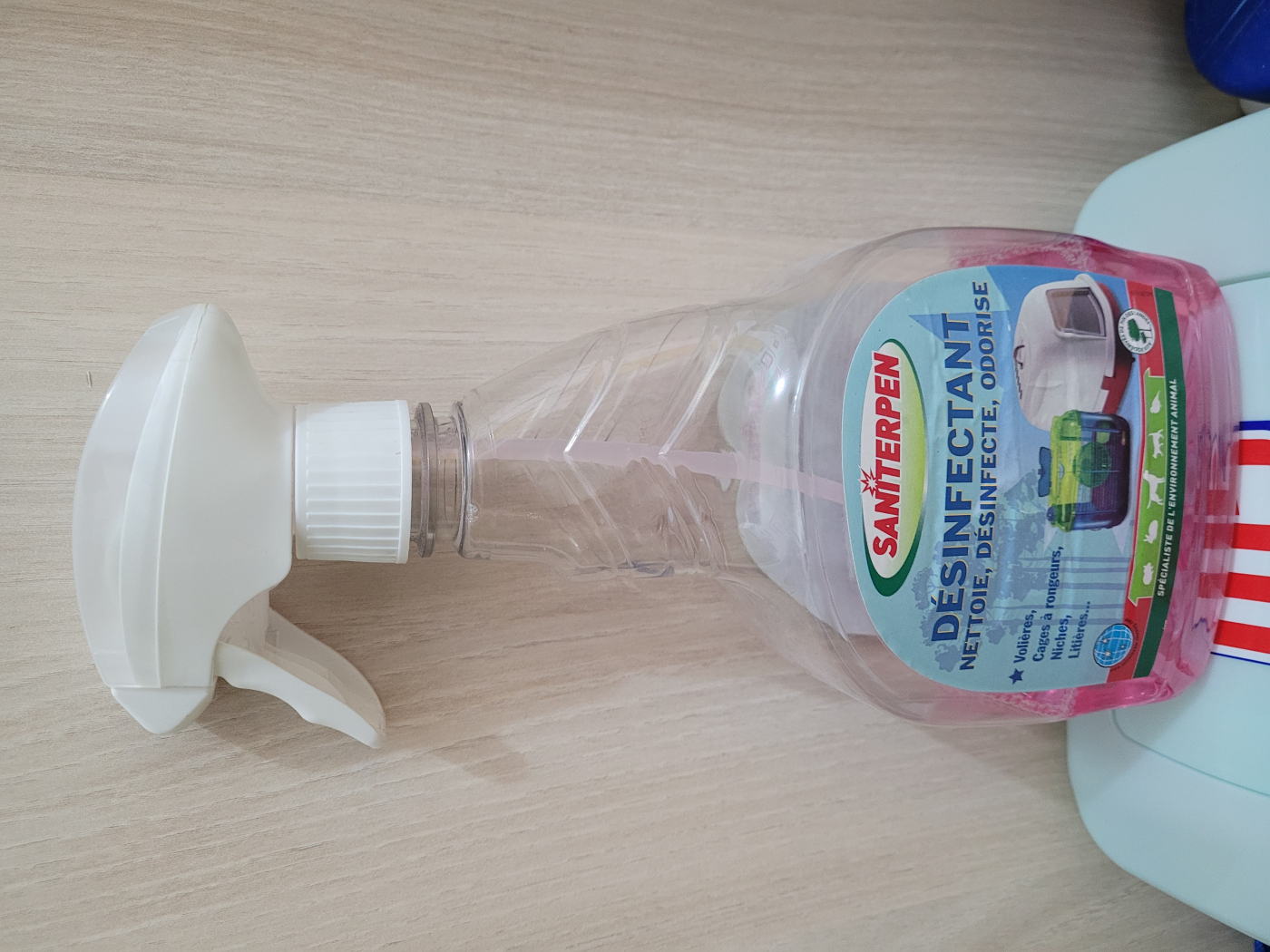 Saniterpen Sanispray nettoyant désinfectant odorisisant spray pour