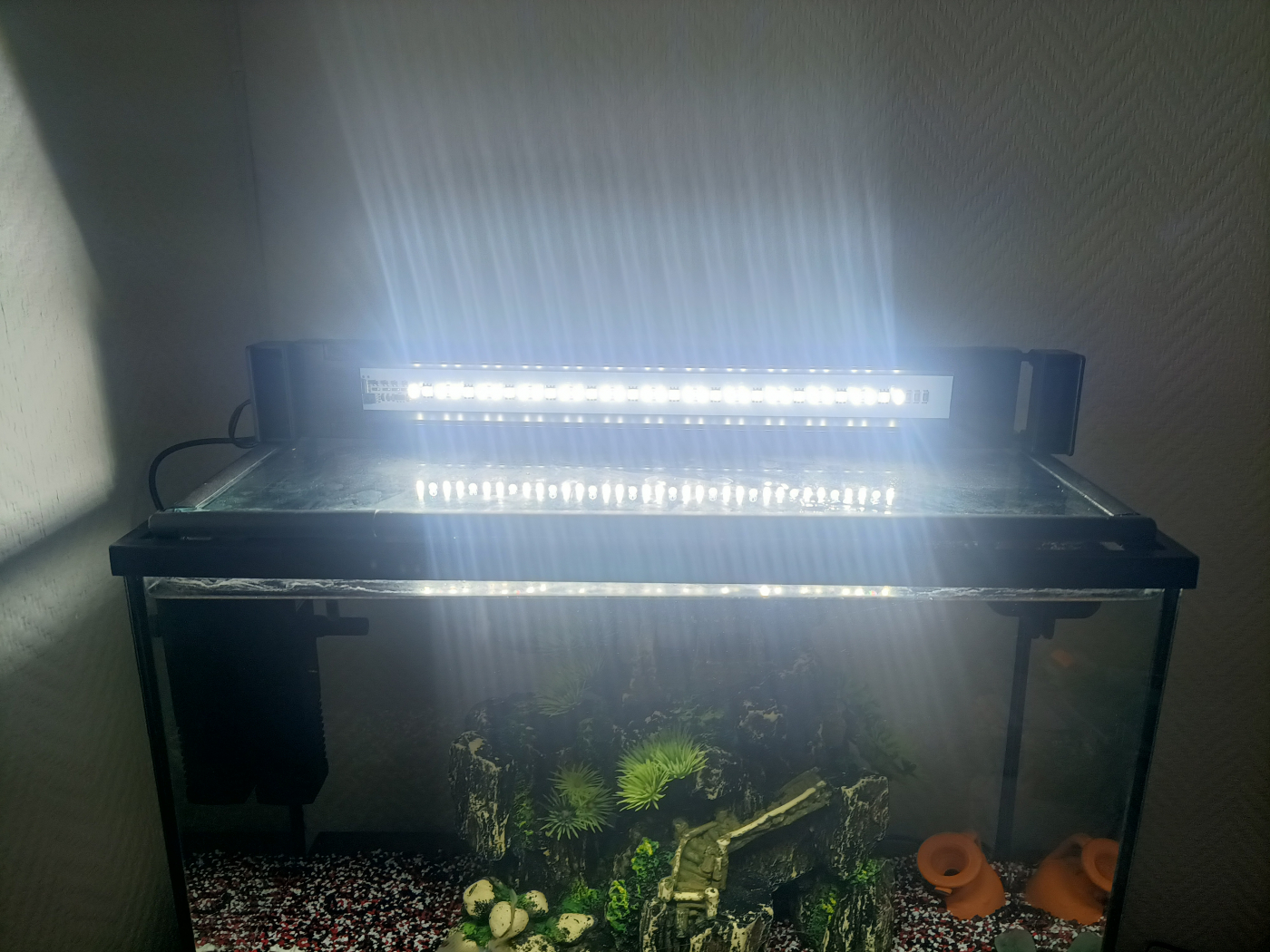 AQUATLANTIS Safe Lighting 57 LED 14W - Rampe LED pour aquarium d'eau douce