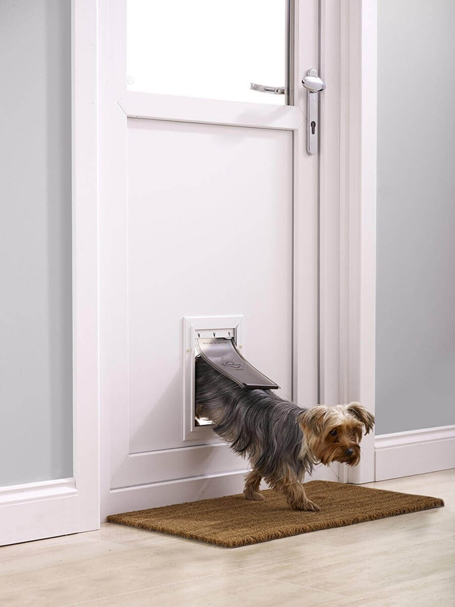 Cómo instalar la puerta para mascotas con marco de aluminio en