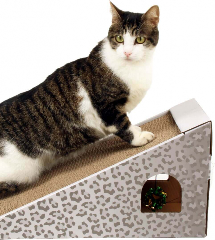 Griffoir en carton pour chat Zolia TOUFOU + Herbe à chats incluse