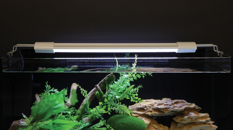 Einfache, universelle 2.0- Lichtleiste für Aquarien